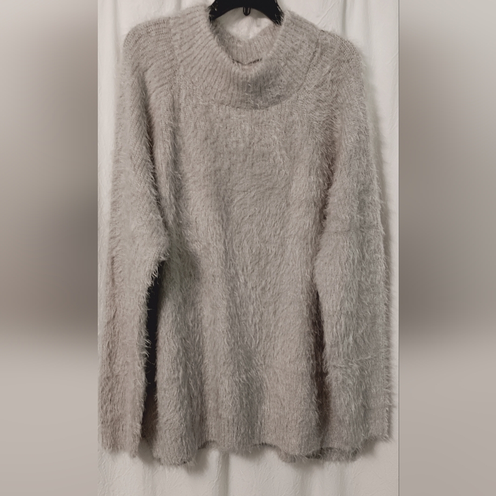 NWT SOFT SURROUNDINGS Light Gray Long- Sleeves Softy and Cozy Sweater